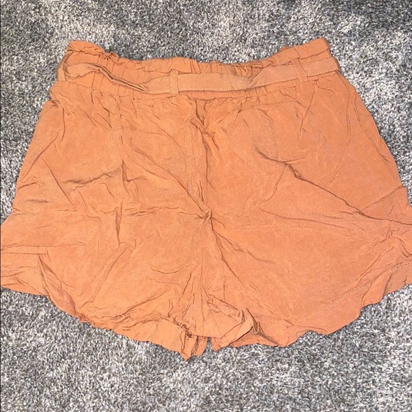 Tan Spring/summer shorts🔥 - Picture 3 of 3